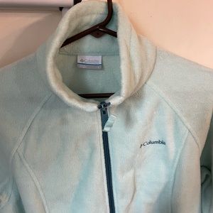 Columbia (L) fleece. Very gently used, worn approximately 5 times